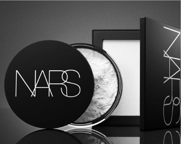 名品中の名品、NARS“リフ粉”、ホリデー仕様の限定デザインが10月27日に
