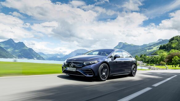 メルセデス・ベンツSクラスのEV、EQSをチューリッヒで試乗!