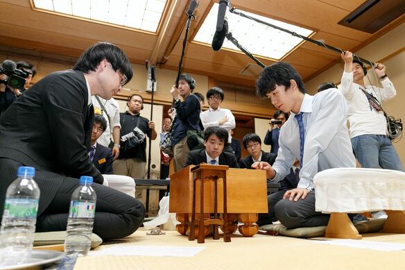 最年少「三冠」の藤井聡太、前人未到の「八冠」を達成する可能性