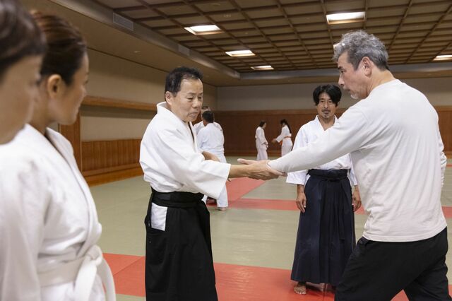 初めての合気道は頭が混乱！でも理にかなった面白い武道であった 還暦編集者のチャレンジ企画（第5回） | JBpress autograph