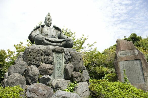 『鎌倉殿の13人』源頼朝が「鎌倉殿」となるまでと、ゆかりの地