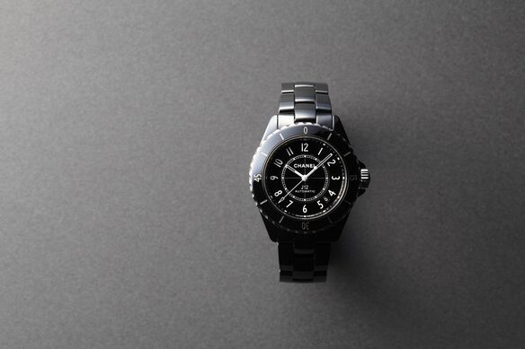 さすがの進化を遂げたシャネルの定番“J12”