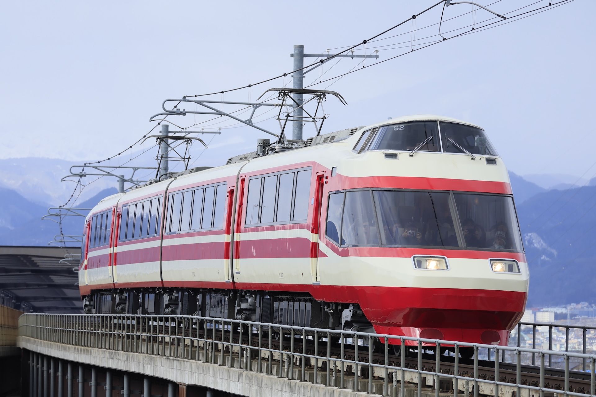 古き良きロマンスカーのスタイルのHiSE（10000形）がなぜか長野県で走っている！レアな車両で湯田中温泉へ 日本の鉄道「車両」旅（第14回） |  JBpress autograph